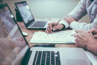 POURQUOI UN CONTRAT DE FRANCHISE PEUT AVOIR DE 10 À 100 PAGES ?
